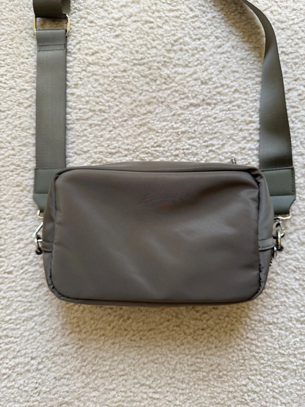 Women’s Crossbody Sling Bag in olive green - Minimal Everyday Carry
